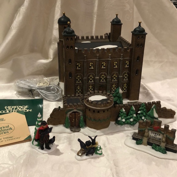 NWT.Department 56.Dickens’ Village.